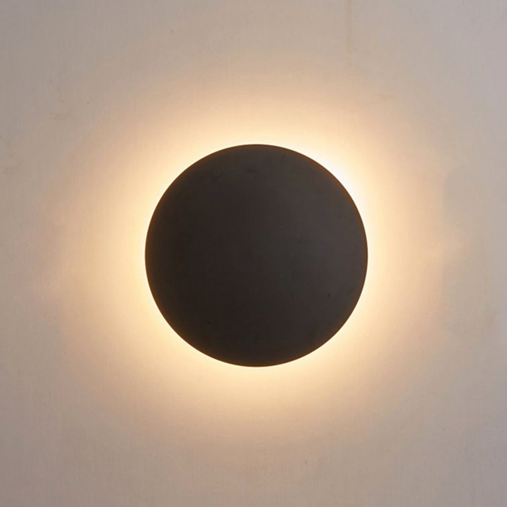 Vielseitige runde LED Wandleuchte aus Metall, moderne Beleuchtung für Ihr Wohn- oder Schlafzimmer.