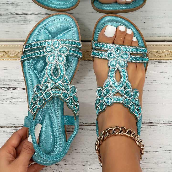 Aktive Frau läuft in bequemen Sandalen, die sich perfekt anpassen