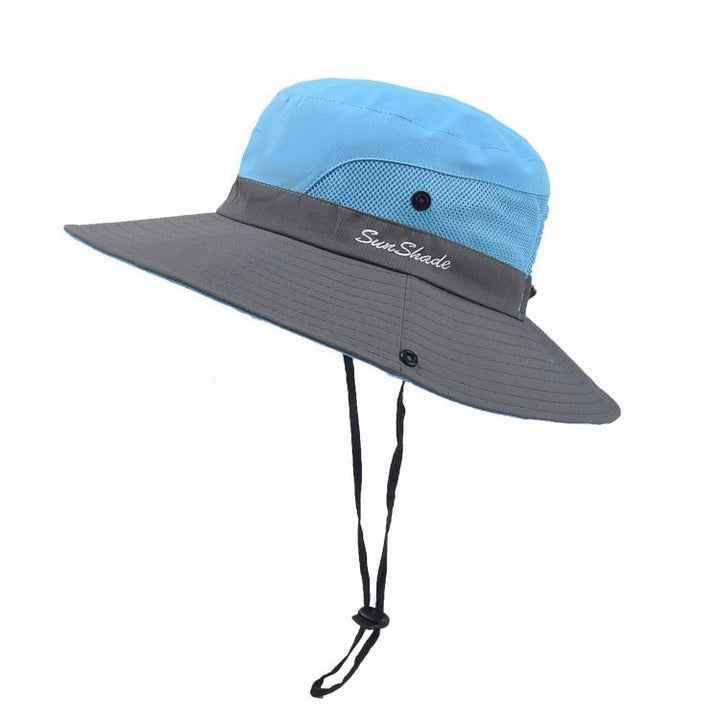 Schicker Damenhut mit UV-Schutz und breiter Krempe, faltbar für unterwegs.