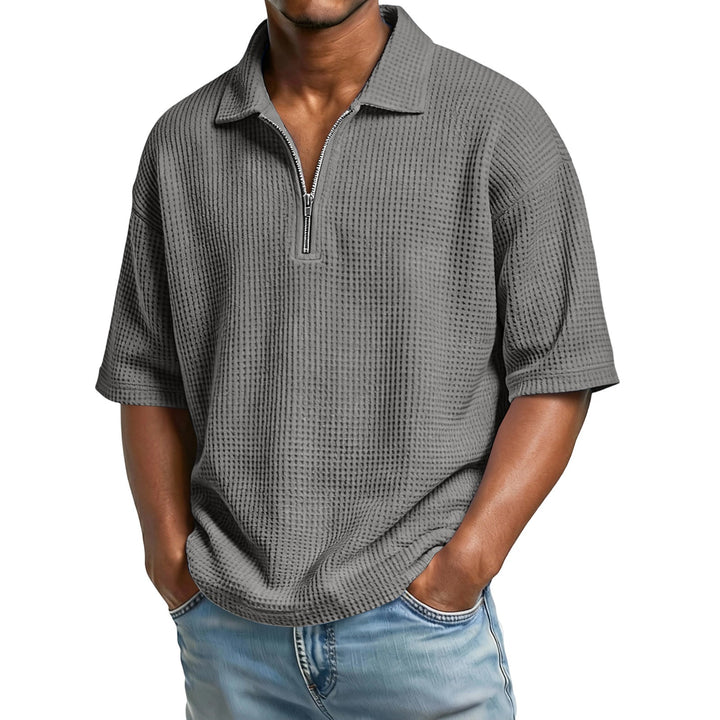 Atmungsaktives Herren Poloshirt mit Waffelstruktur, vielseitig für Freizeit und warme Tage.