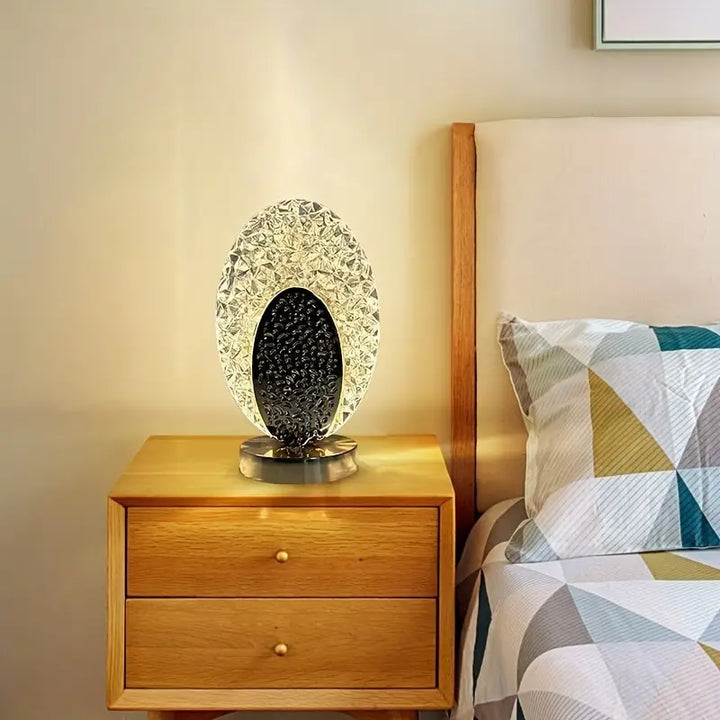 Elegante Luxus Pfau Tischlampe, filigran gearbeitet, verstellbare Helligkeit für luxuriöses Wohnambiente.