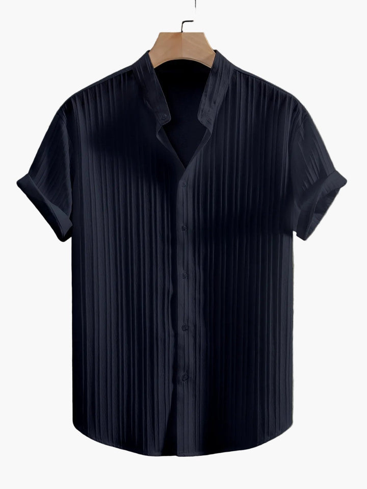 Stylisches Herren Freizeithemd, kurzarm mit Stehkragen, bequem für entspannte Tage.