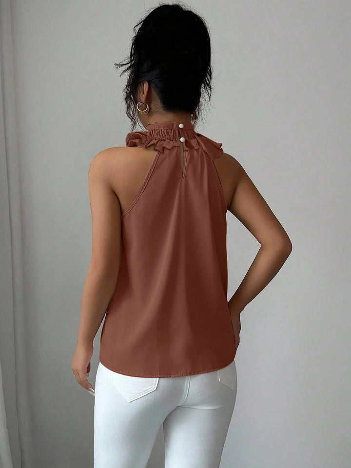 Sommerliche ärmellose Damenbluse mit Rüschen und Stehkragen, ein elegantes Oberteil für Frühling/Sommer.