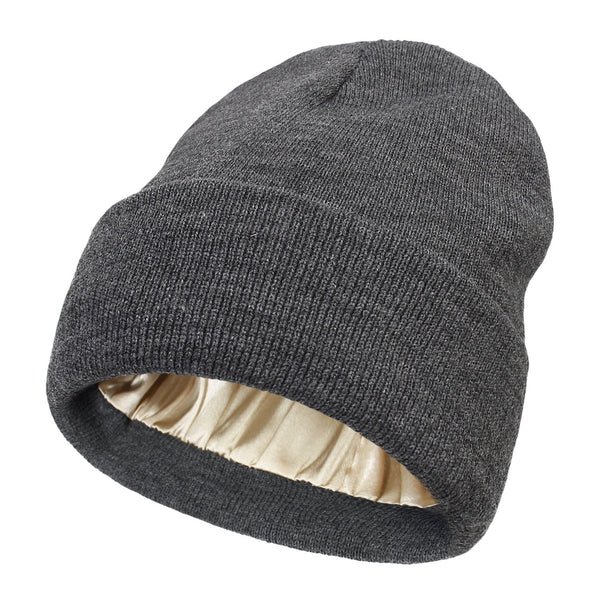 Winteraccessoire Damen: Mütze mit Seidenfutter, warm und weich, ideal gegen Frizz und für Haarpflege.
