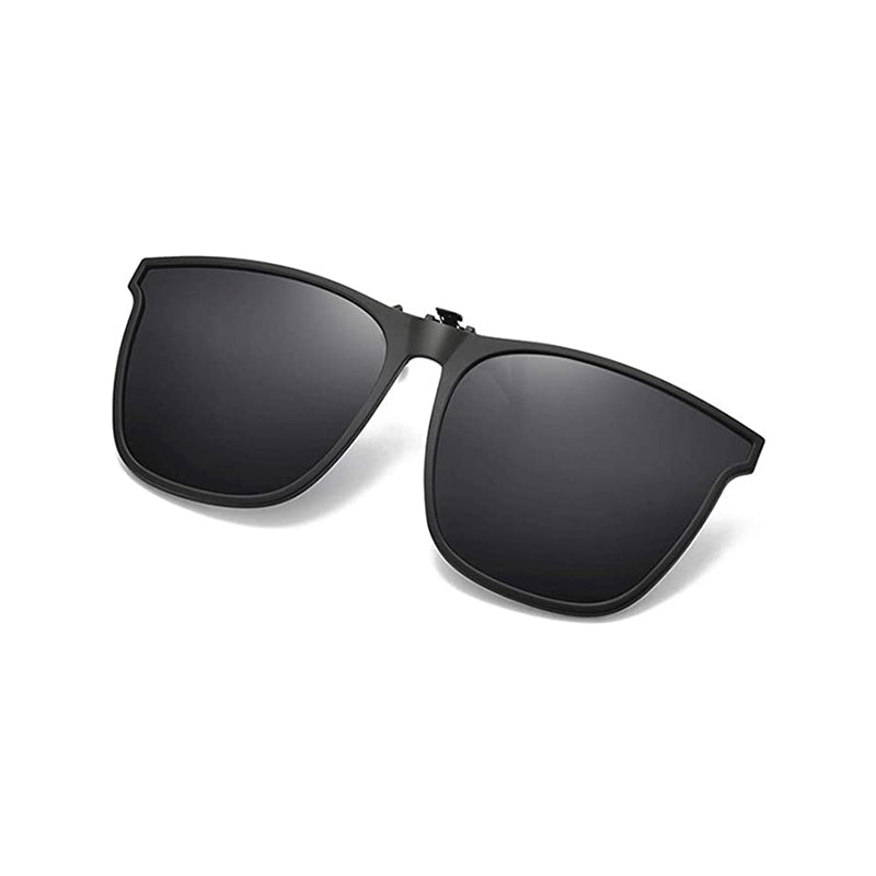 Detailansicht: Polarisierter Clip-On Sonnenbrillenaufsatz auf einer Brille, zeigt einfachen Befestigungsclip.