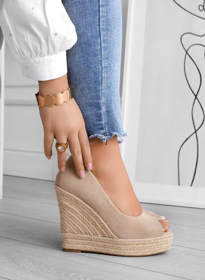 Modische Damen Keilsandalen mit Keilabsatz, offener Zehenpartie, Slip-On Design für Frühling und Sommer. Damenschuhe.