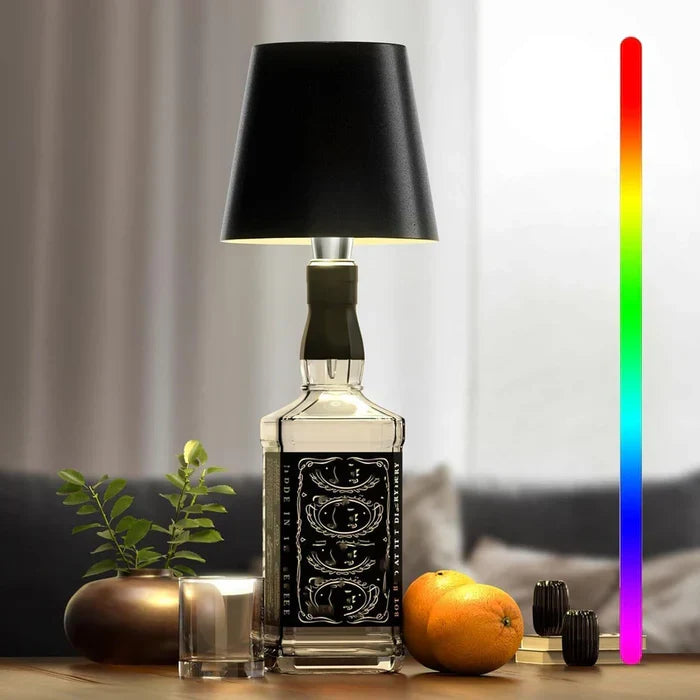 Kabelloses dimmbares LED Tischlicht, Flaschenform, für entspannte Atmosphäre.