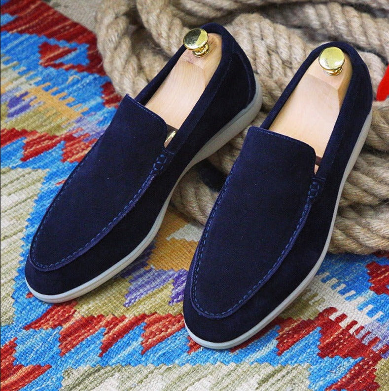 Modische Herren Slipper, bequeme Slip-On Schuhe für einen lässigen und stilvollen Auftritt.