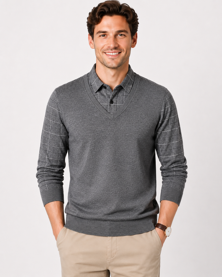 Detailansicht Herren Strickpullover. Hochwertiger Slim Fit V-Ausschnitt Pullover, ideal für elegante Outfits.