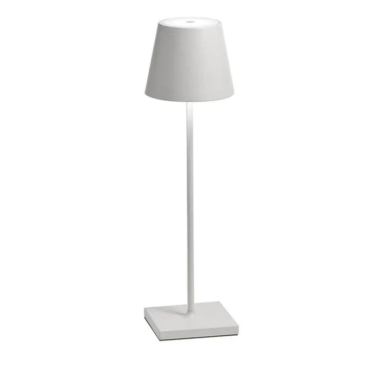 Kabellose Akku-Tischlampe, tragbar für flexible Beleuchtung. Moderne LED-Lampe mit Touch-Dimmung.