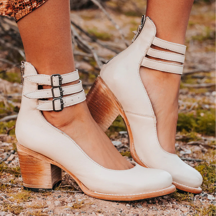 Warme Winterstiefel für Damen mit Blockabsatz. Bequeme Allround-Schuhe für stilvolle Auftritte im Alltag.