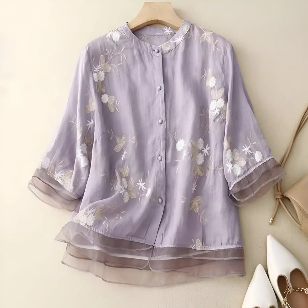 Besticktes Damen Top mit eleganten Blumenmotiven, leichtes Material und perfekter Fall für den Sommer.