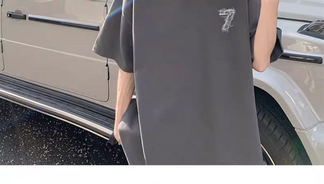 Dunkelgraues Herren T-Shirt, Übergröße, locker, Buchstabe Print, für lässige Freizeitmode.