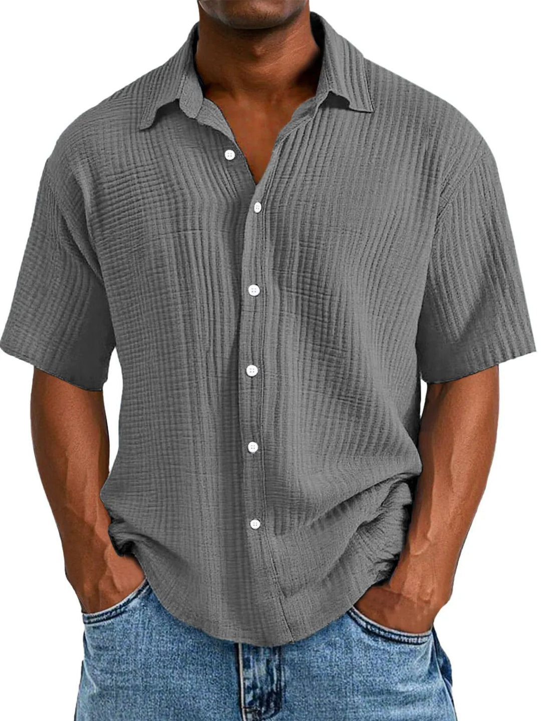 Herren Kurzarmhemd mit Reverskragen und durchgehender Knopfleiste. Sommerliches Design.