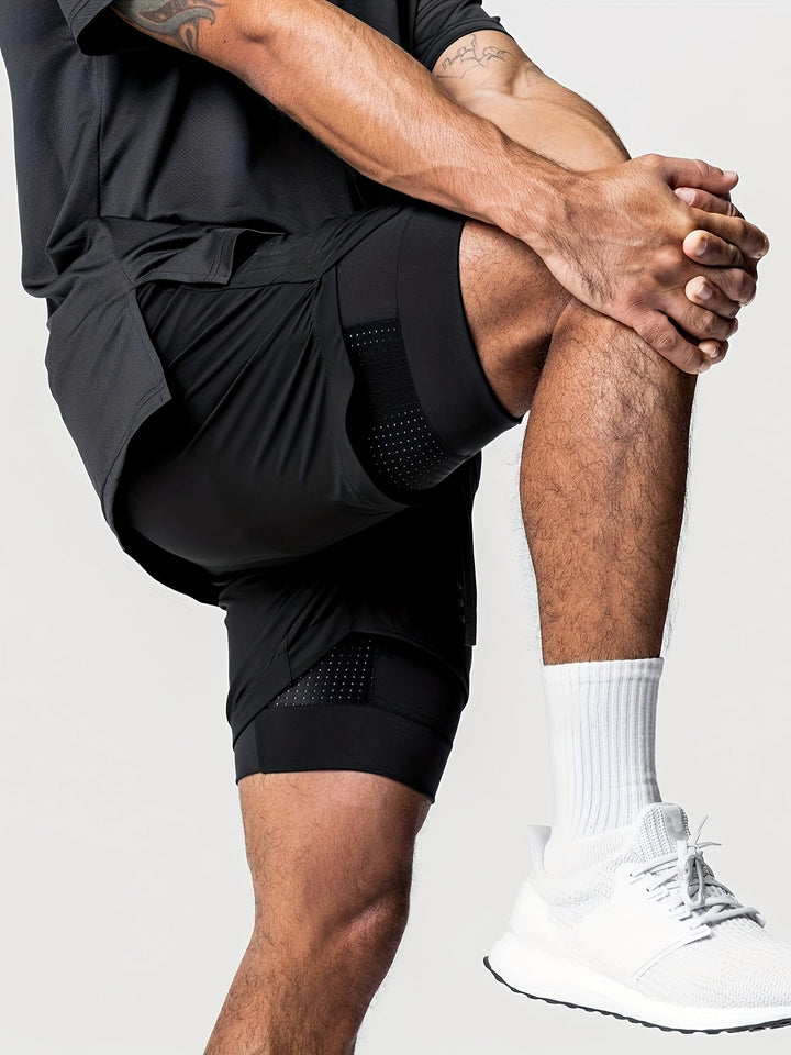 Performance Herren Laufshorts, entwickelt für intensives Training und uneingeschränkte Bewegungsfreiheit.