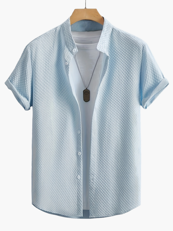 Stylisches Herren Kurzarmhemd für den Lagenlook, urbane Mode und Casual-Freizeit.