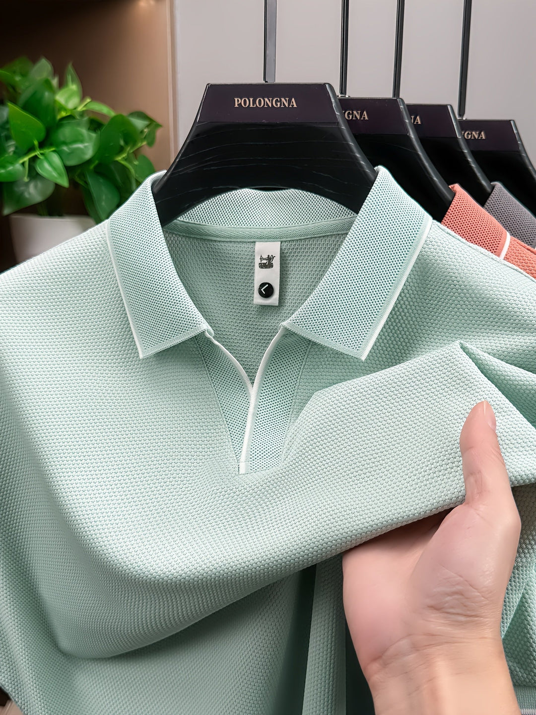 Minimalistisches Herren Polohemd Modern Fit, elegant für Business & Freizeit. Stilvolles Sommer Oberteil.
