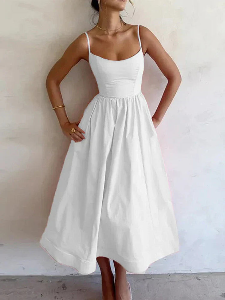 Damen A-Linien Kleid mit femininer Silhouette. Ein elegantes Sommerkleid, vielseitig für Party oder Freizeit.