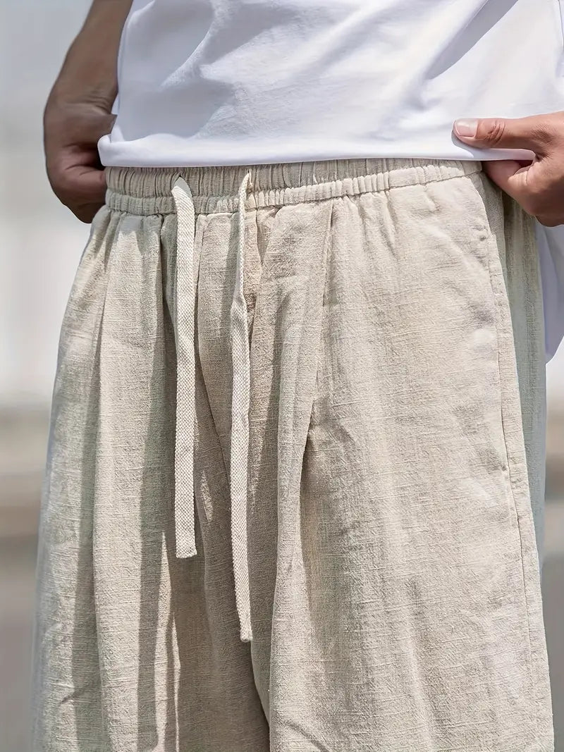 Weite Herren Baggy Hose für entspannte Freizeit. Lässige, bequeme Stoffhose mit modernem Schnitt für Komfort.
