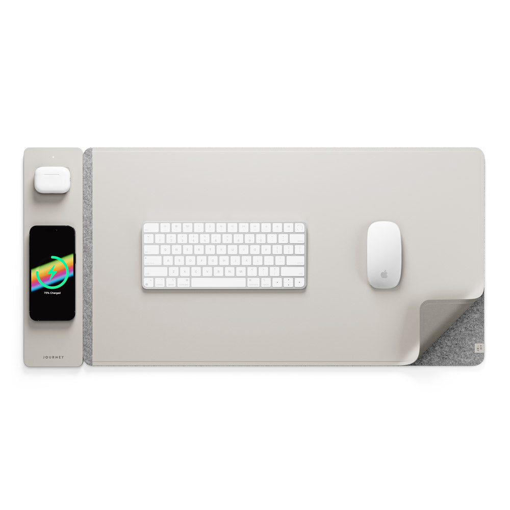 Stilvolles Schreibtischpad mit kabellosem Ladepad, ideal für modernes Büro und effizientes Arbeiten.