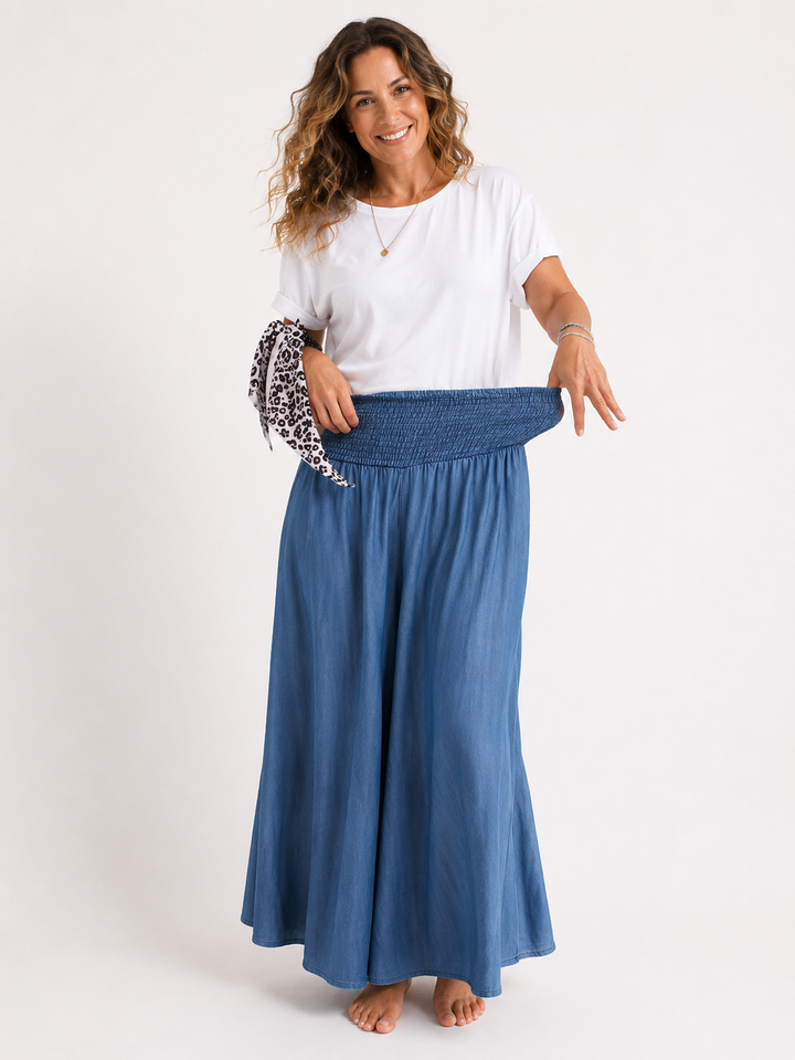 Trendige High Waist Damenjeans in Hellblau mit modischem weitem Bein. Eine vielseitige Damenhose.