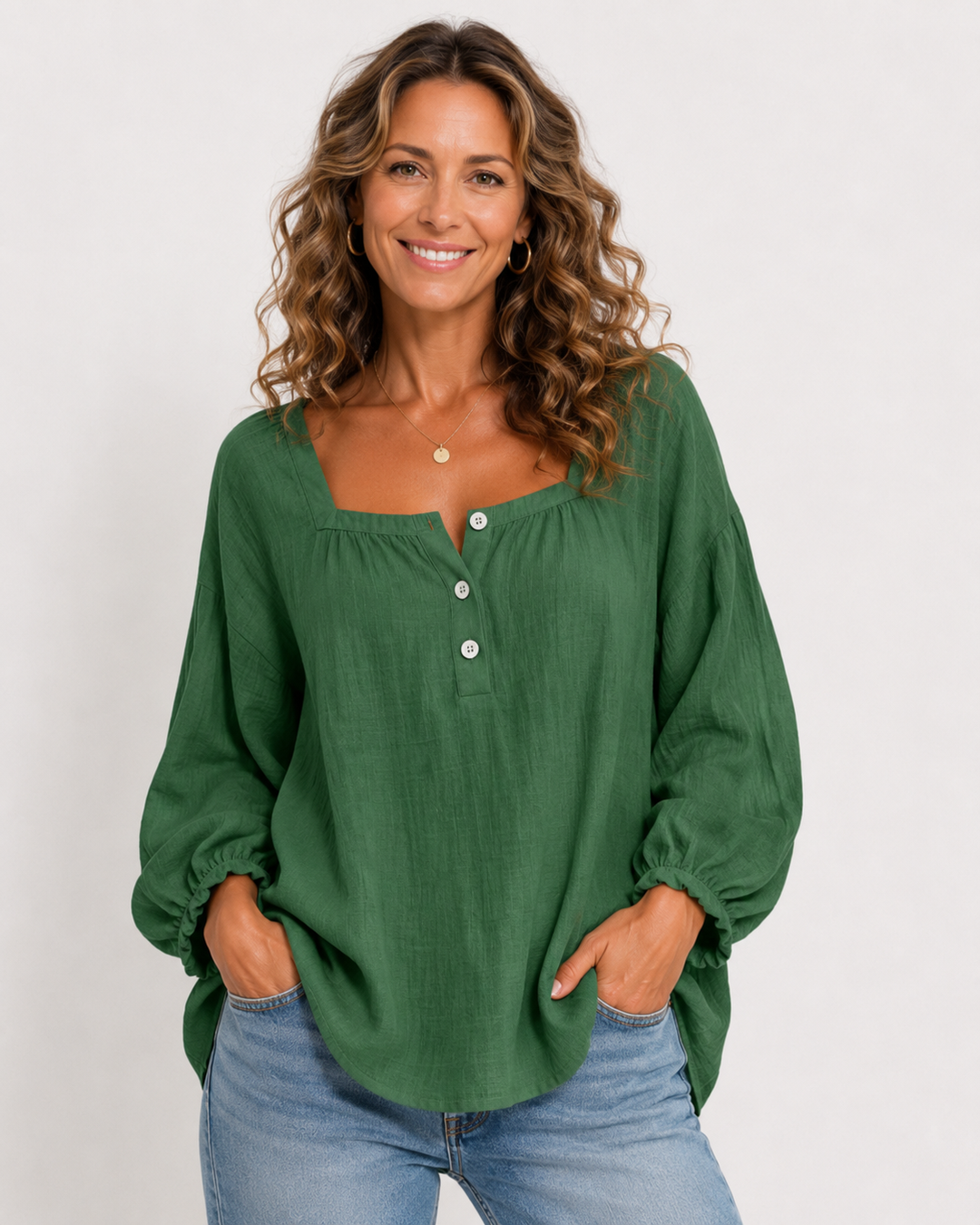 Elegante Plus Size Bluse für Damen, mit 3/4-Ärmeln, Rüschen und schmeichelhaftem, lockerem Schnitt.