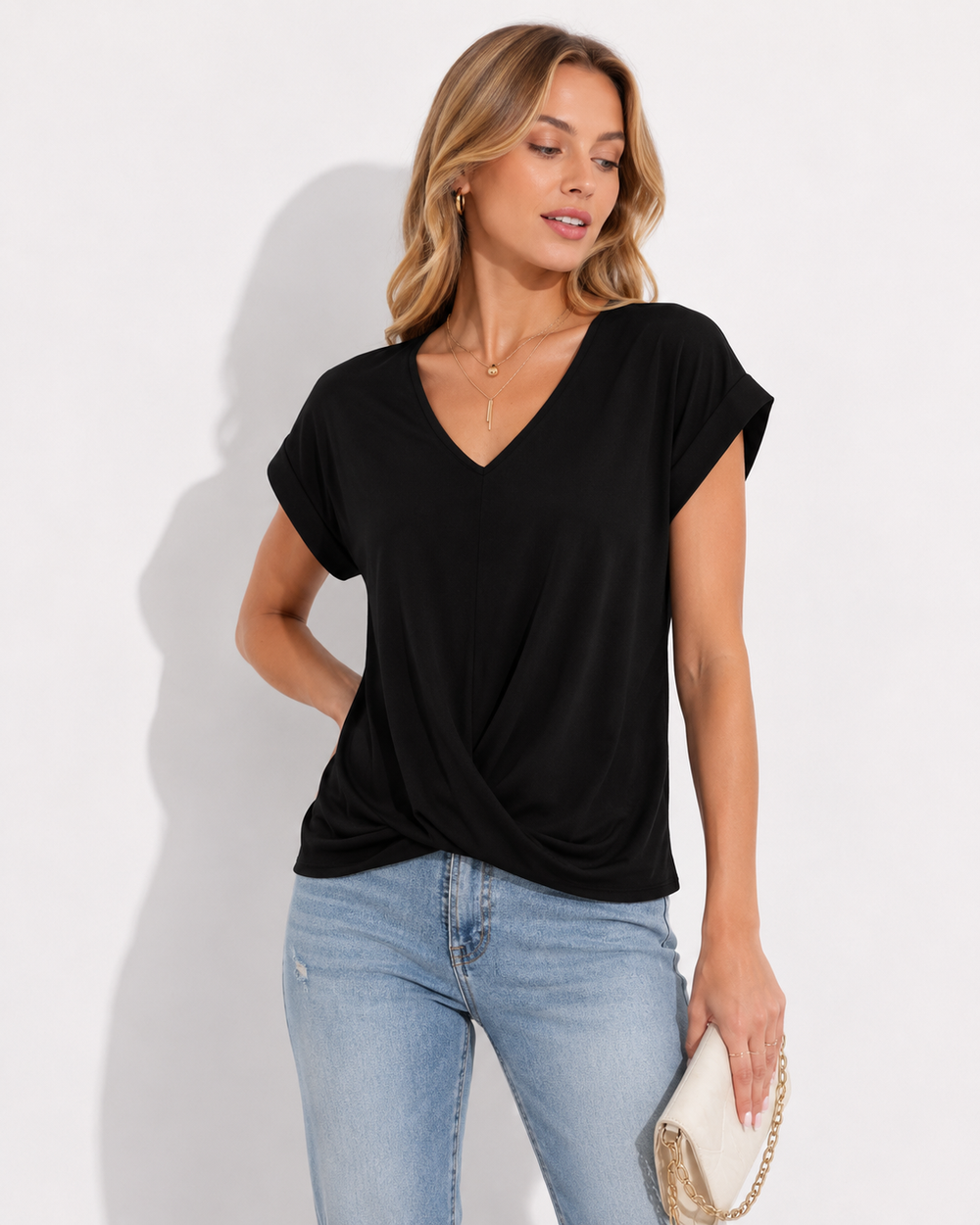 Weiches, farbenfrohes Damen Kurzarm-Shirt mit V-Ausschnitt für stilvollen Alltags-Komfort.