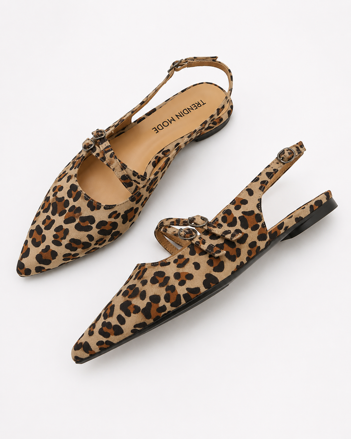 Sommerliche Damen Sandalen mit elegantem Leopardenmuster und spitzer Zehenform. Bequeme Slip-On Freizeitschuhe.
