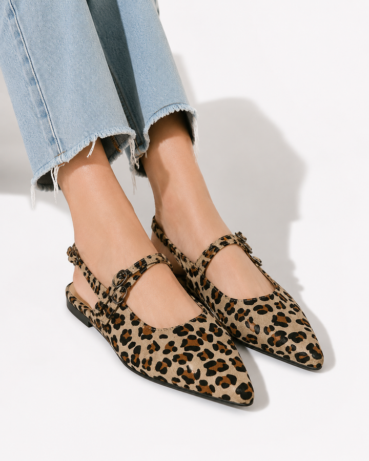 Modische Damen Sandalen im Leopardenmuster-Design, als praktische Slip-Ons für den Sommer. Elegante spitze Zehen.