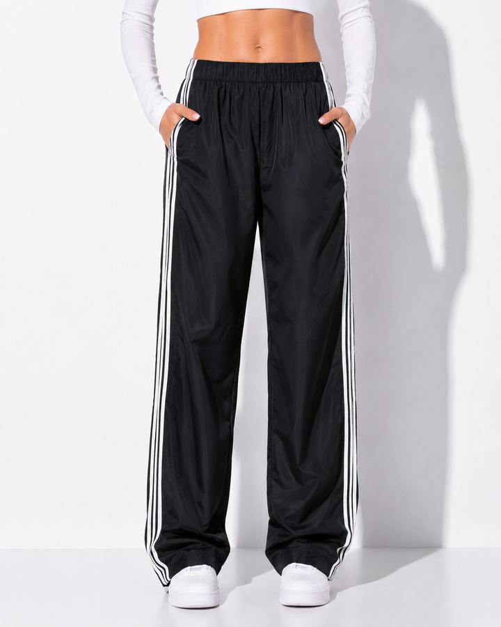 Gestreifte Damen-Hose im Y2K Vintage Style. Bequeme Freizeithose mit Elastikbund, perfekt für Alltag & Sport.