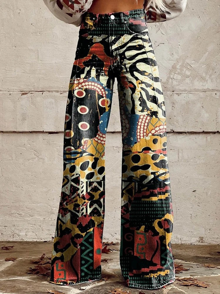Elegante Damenhose mit fließendem Schnitt und modernem Print. Vielseitig kombinierbar.