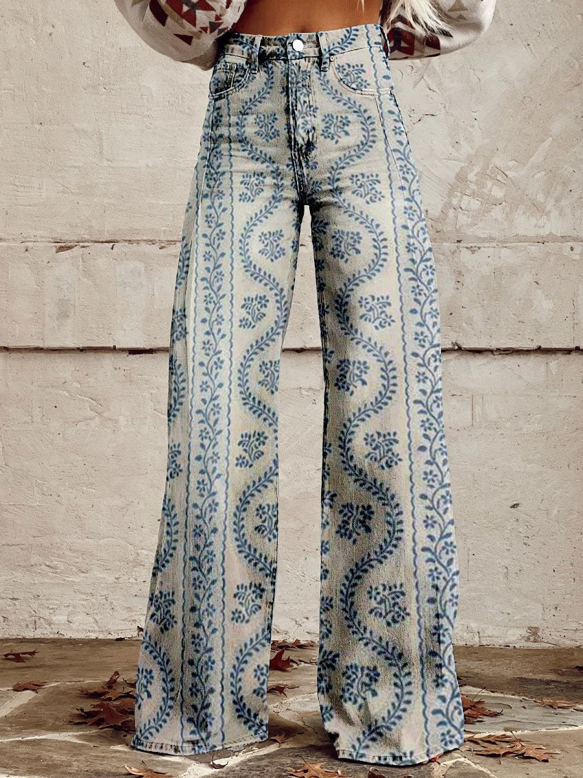 Trendige Freizeithose für Damen: Weite Passform, fließendes Material und schöner Print.