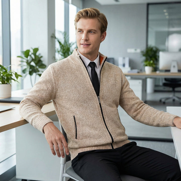 Männermode: Bequeme Strickjacke mit Reißverschluss & Stehkragen, kombiniert Stil & Komfort.