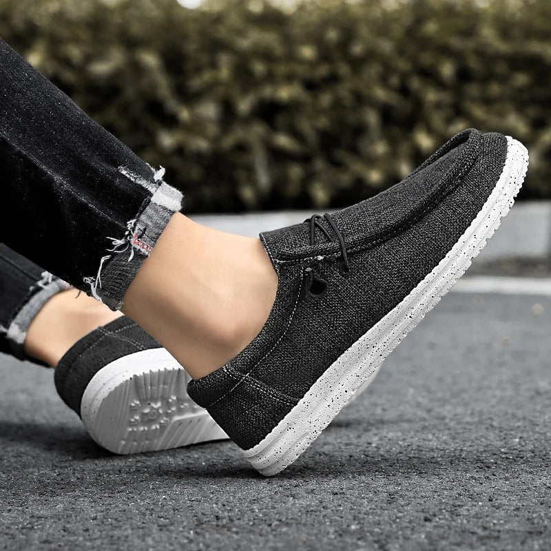 Aaron Herren Sneakers im Freien. Lässige, bequeme Schuhe, ideal für entspannte Freizeitaktivitäten.