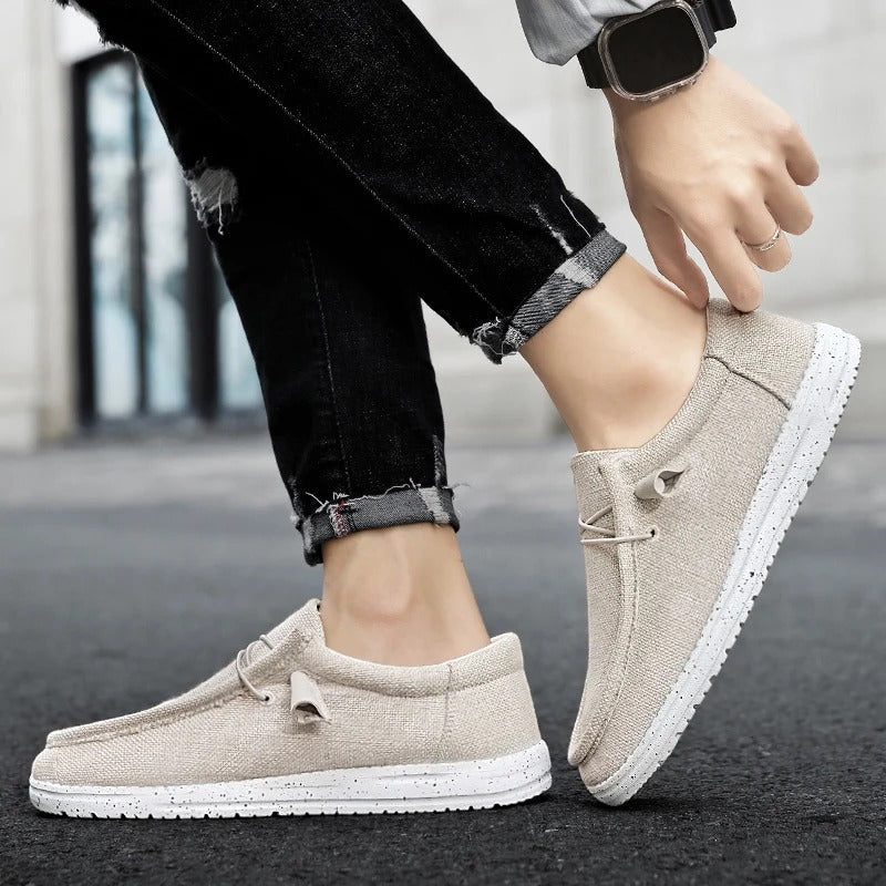 Vorderansicht der Aaron Herren Sneakers. Leichte, stilvolle Alltagsschuhe mit modernem Design.