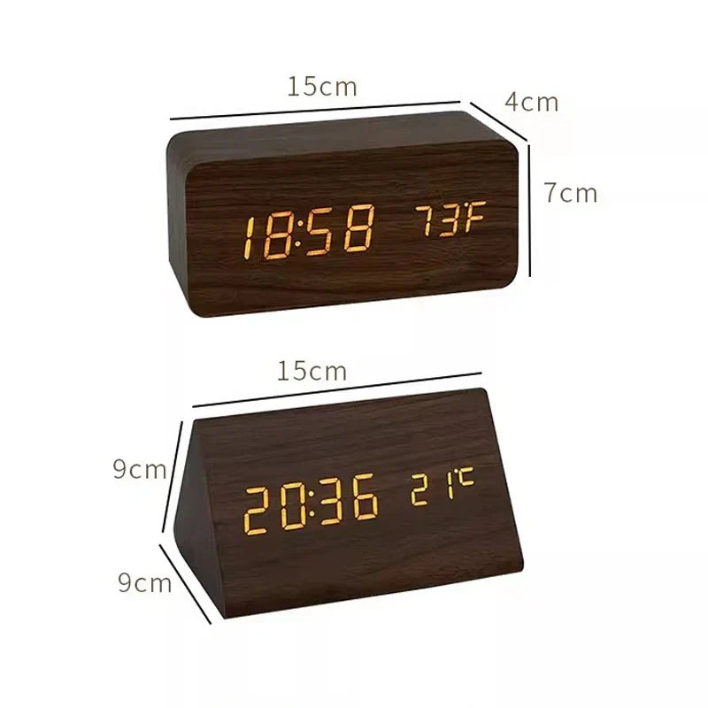 Stilvoller LED Wecker mit Holzoptik, ideal als dekorative Tischuhr für Schlafzimmer und Büro.