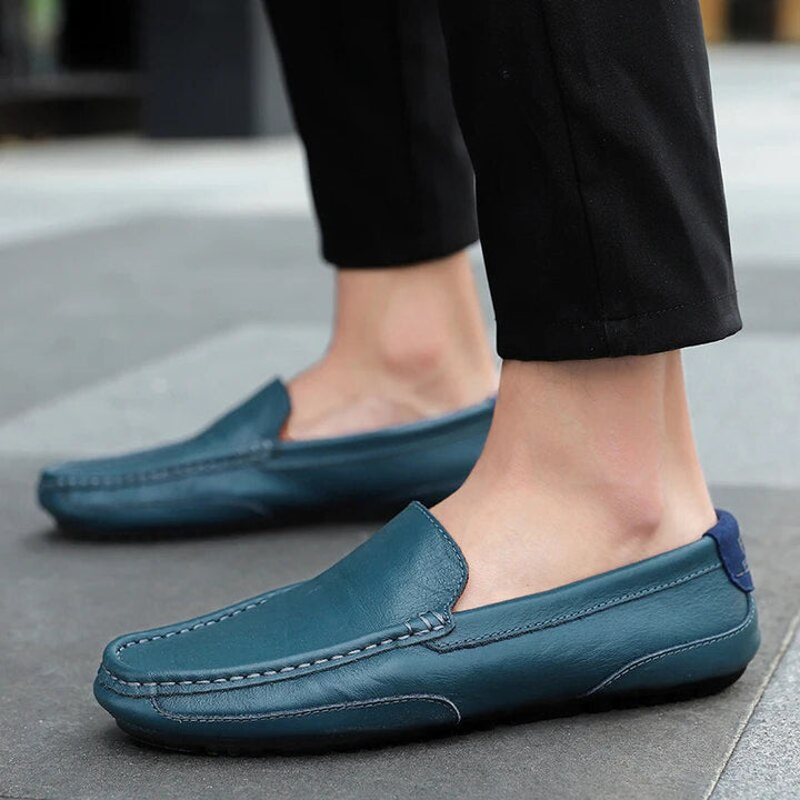 Herrenschuhe: Elegante Loafers, bequeme Slipper, zeitloses Design für jede Garderobe.