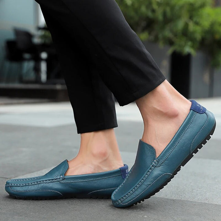 Elegante Herren Slipper, bequem & klassisch, für den modebewussten Mann.