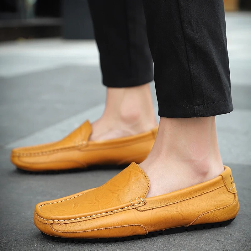 Herren Freizeitslipper, atmungsaktiv & klassisch, vielseitig kombinierbar mit Outfits.