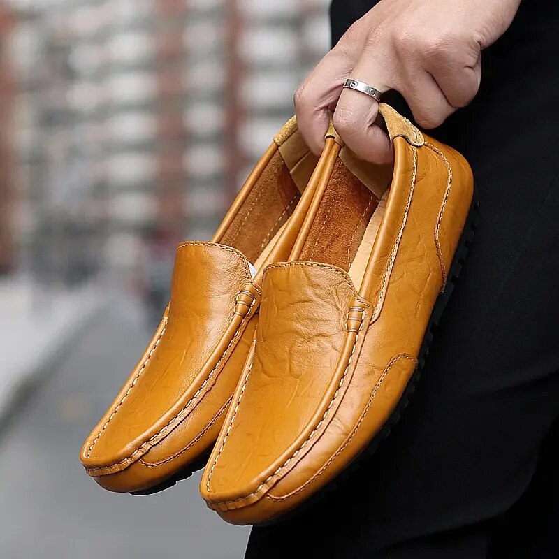 Elegante Slipper für Herren, atmungsaktiv & klassisch, ideal als Sommerschuh.