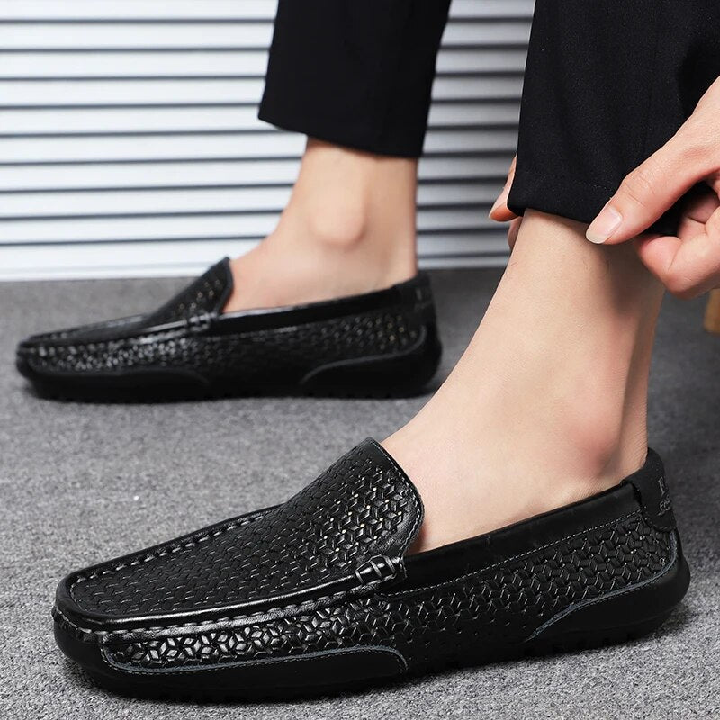 Sommerliche Herren Slipper, atmungsaktiv & leicht, elegant für warme Tage.