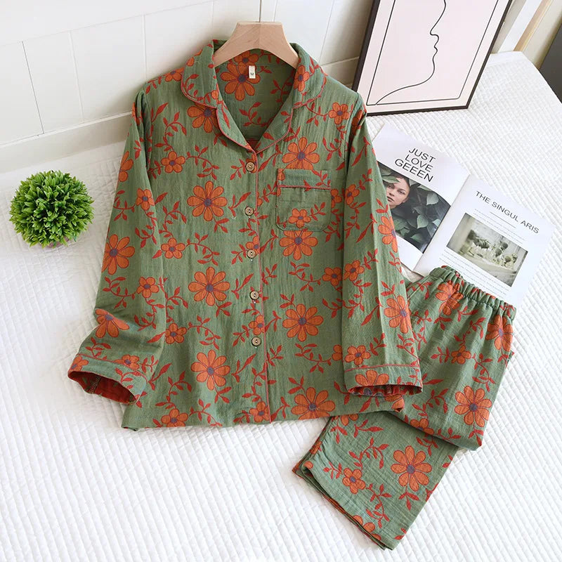 Elegantes florales Damen Pyjama-Set aus weicher Baumwolle; bequemer Schlafanzug für entspannte Stunden.