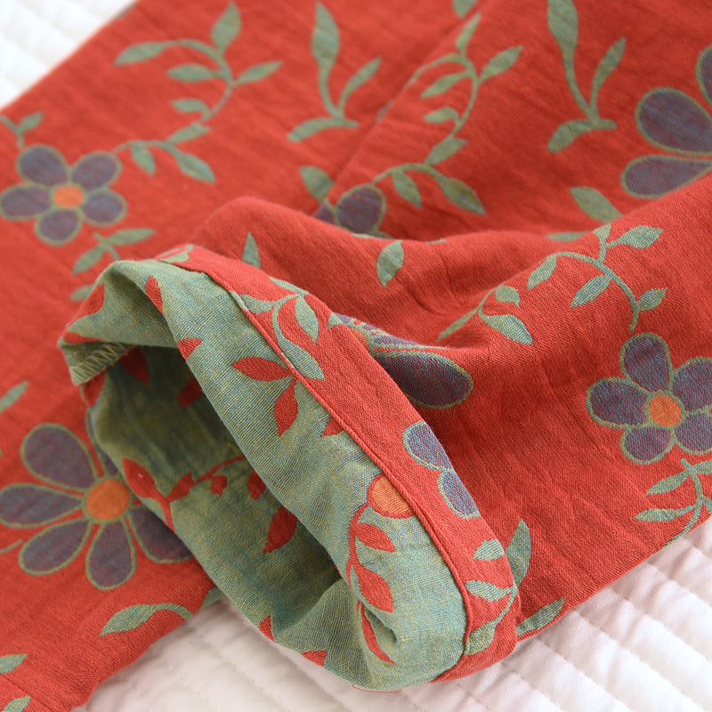 Komfortables Damen Schlafanzug Set aus Baumwolle mit Blumenmotiv; ideale Nachtwäsche & Damenmode.