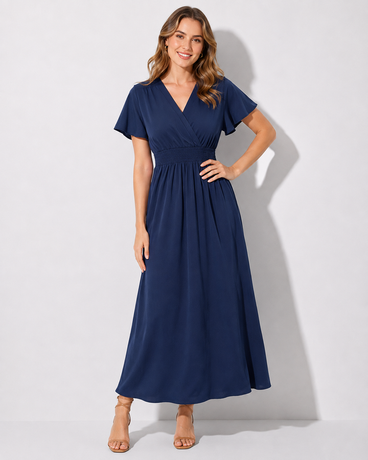 Luftiges Sommer-Maxikleid für Damen im Boho-Design. V-Ausschnitt und lange Ärmel für einen femininen Look.