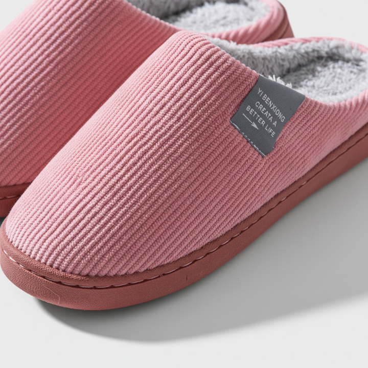 Kuschelige Damen Hausschuhe RibComfy, ideal für kalte Tage. Antirutschsohle für sicheren Halt im Haus.
