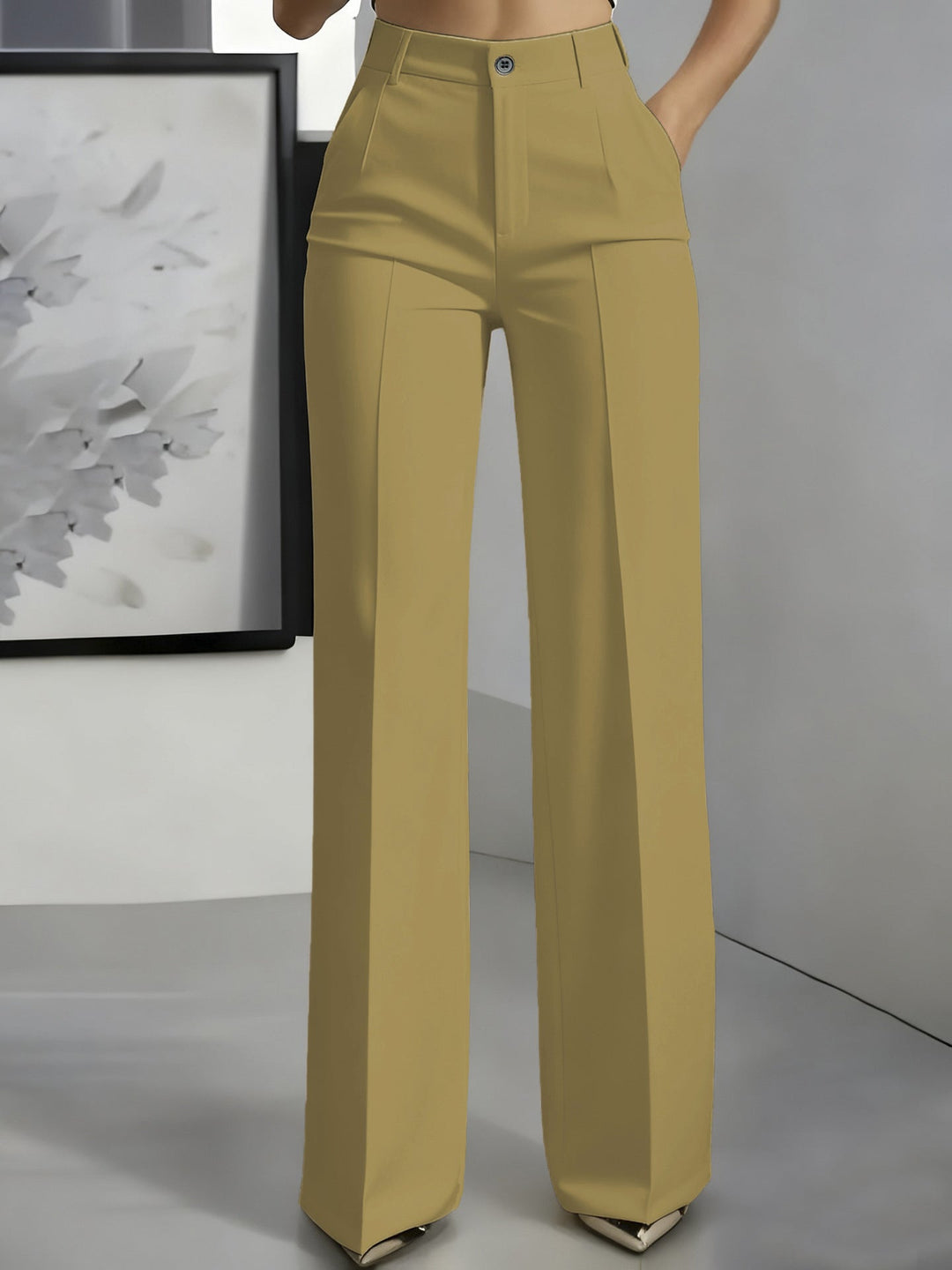 Schlanke Silhouette dank geradem Schnitt und hohem Bund der eleganten Damen Anzughose.
