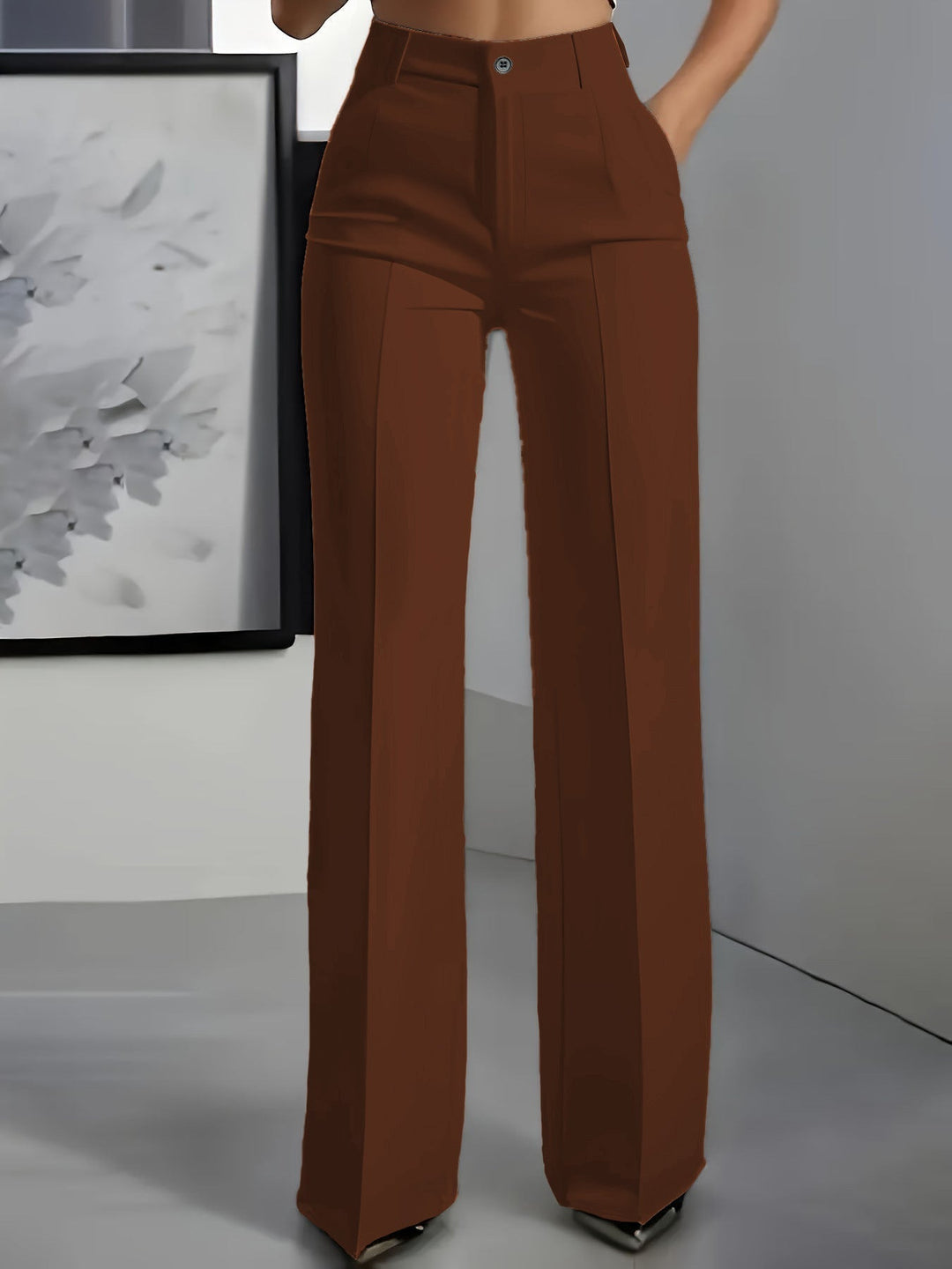 Rückansicht der eleganten Damen Anzughose, hochtailliert mit geradem Bein. Komfortabel & stilvoll.