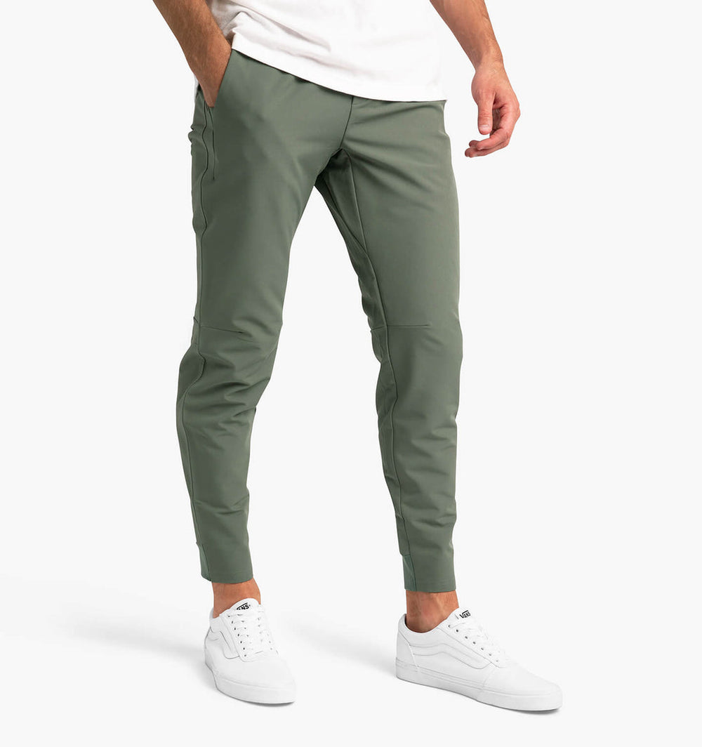 Beige Stretch Chino für Herren, smart casual, ideal für Büro und Alltag.