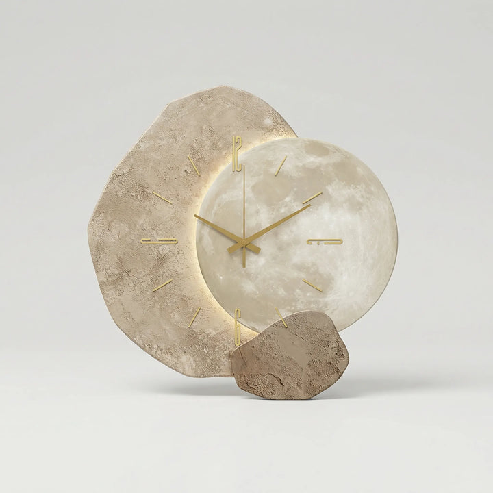 Moderne asymmetrische Designuhr mit LED-Beleuchtung. Geräuschlose Wanduhr als stilvoller Wandschmuck für Zuhause.