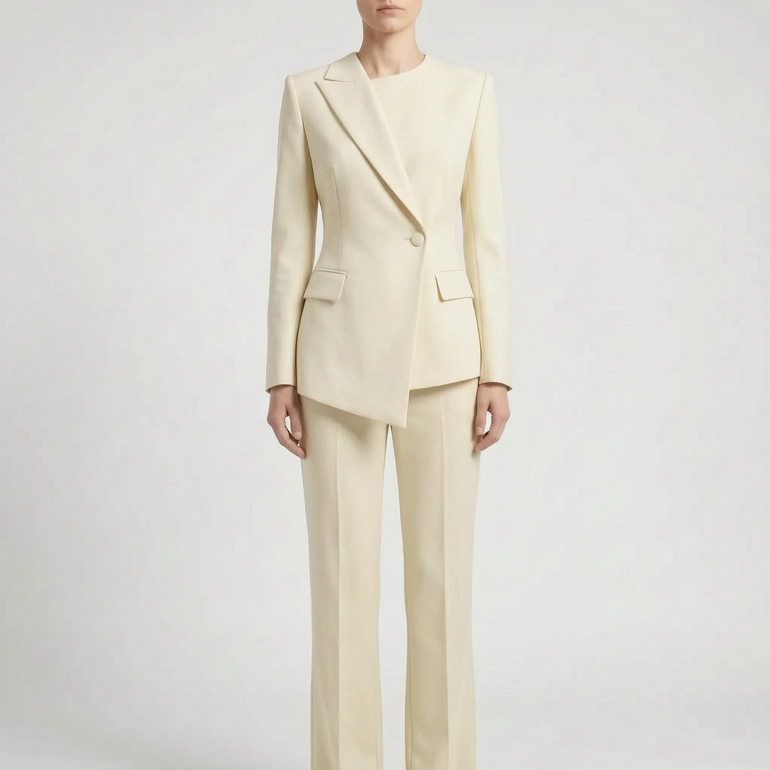 Damen Poweranzug Suzanne mit asymmetrischem Blazer. Für selbstbewusste Business-Looks. Zeitlos & modisch.
